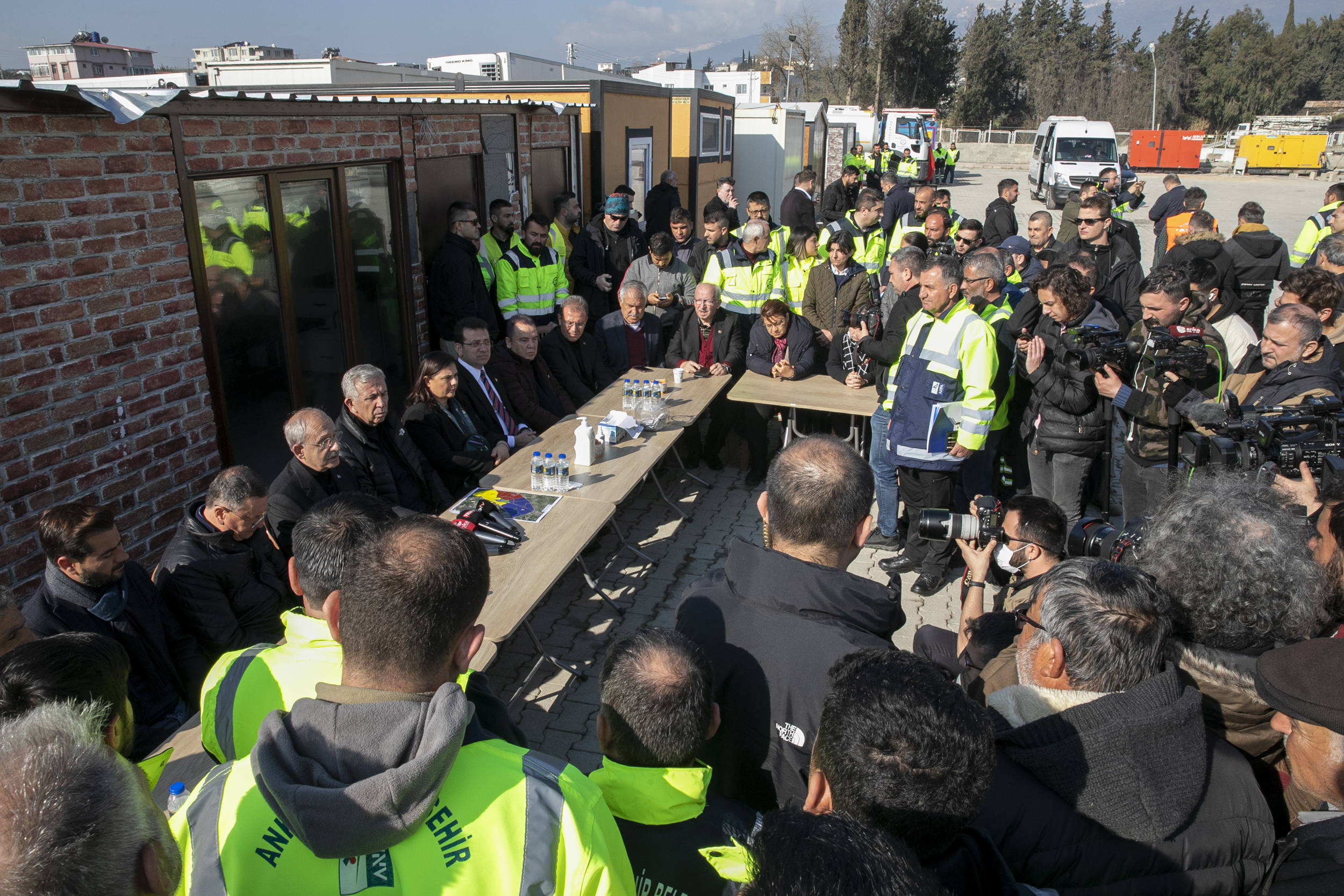 111529 baskan secer yeniden deprem bolgesinde 1