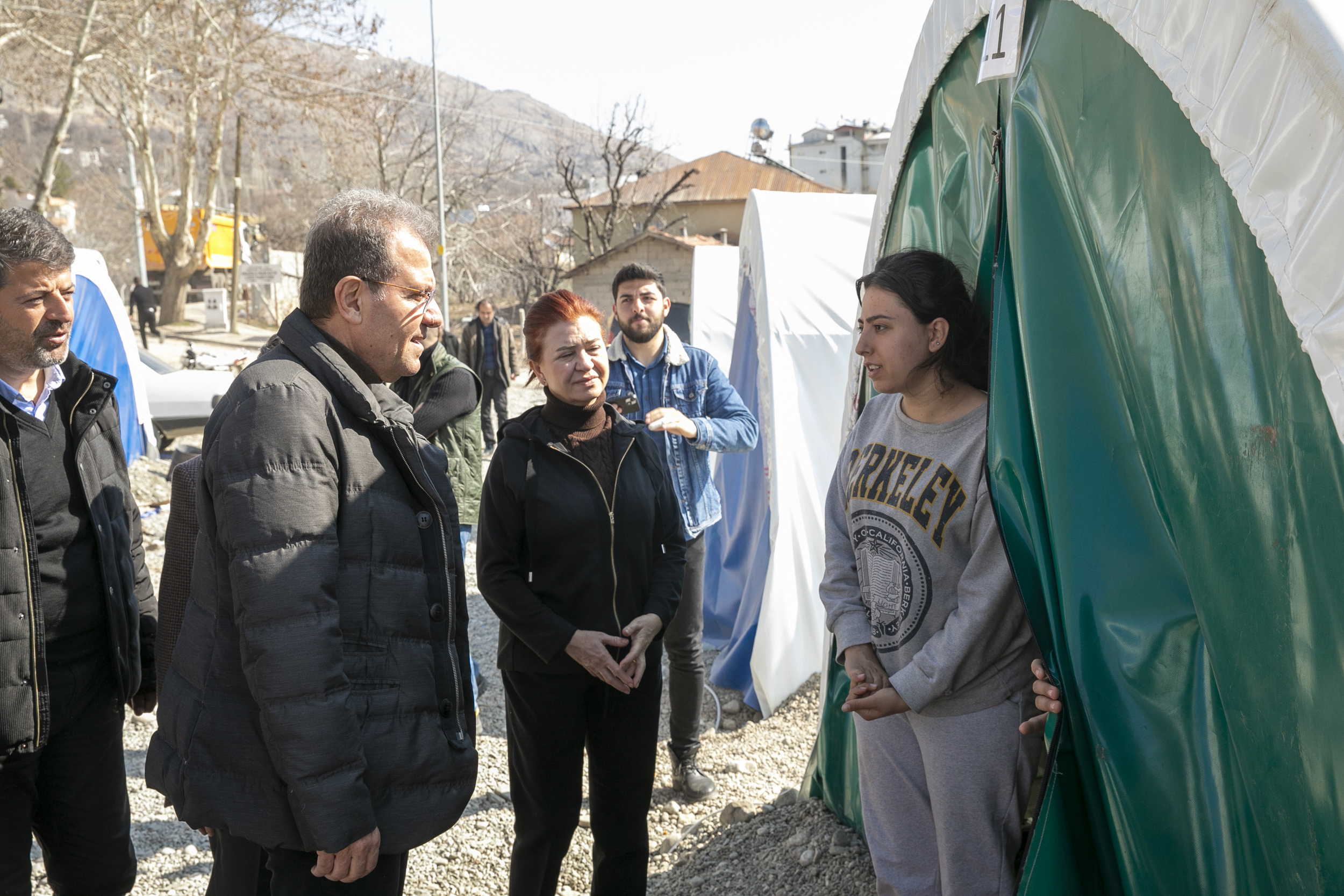 084310 baskan secer hafta sonunu deprem bolgelerinde gecirdi 7