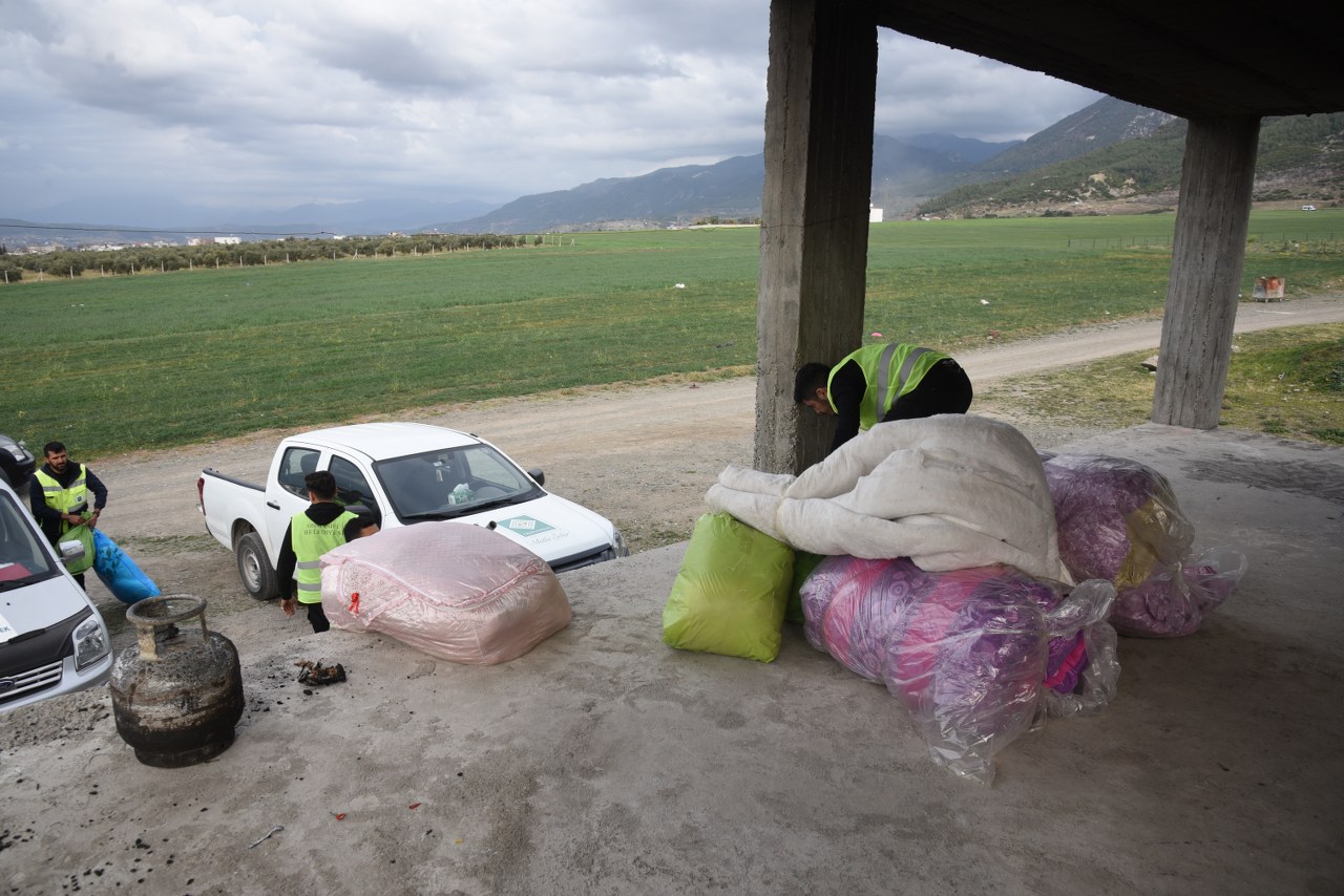 100153 evi yanan aileye osmaniye belediyesinden yardim eli 5