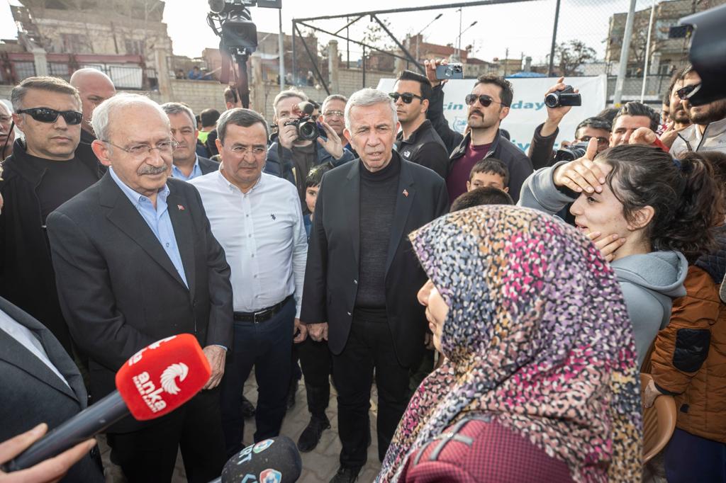 094350 kilicdaroglu konak belediyesinin cadir kentini ziyaret etti 3