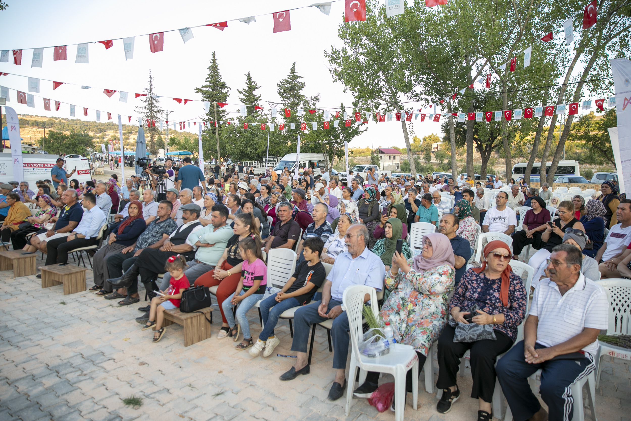 080648 caltibozkirda lavanta hasat senligi yapildi 1