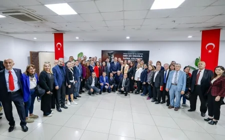 Cemil Tugay ve Helil Kınay Karabağlar’da 58 Muhtarla Bir Araya Geldi: 'El birliğiyle daha güzel bir ilçe inşa edeceğiz'