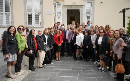 Gülay Ezberci ve Bornovalı kadınların elinden: 'Bornova’nın Renkleri' sergisi sanatseverlerle buluştu