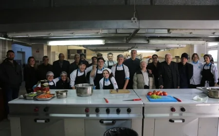 Liseli Gençler ve Huzurevi Sakinleri Aynı Mutfakta: Lezzet Yarışında Kuşaklar Buluştu