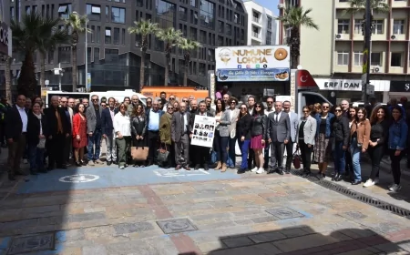 İzmir'de ekonomi basınının 12 usta ismi 'Bir Ömür Ekonomi Yazanlar' töreniyle anıldı