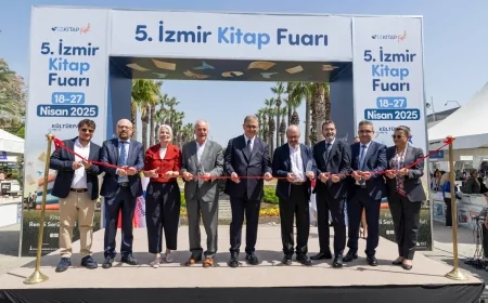 Cemil Tugay: 'Bu ülkeyi karanlıktan kitaplarla yürüyen gençler çıkaracak'