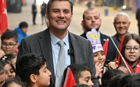 Başkan Ferdi Zeyrek: 'Çocuklarımız için barışın ve güvenin egemen olduğu bir gelecek kurmak zorundayız'