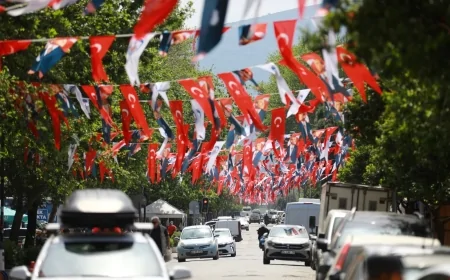 Efes Selçuk'ta 23 Nisan'dan 19 Mayıs'a kadar bayrak çağrısı: 'Bayrağımızı evlerden eksik etmeyin'