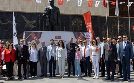 Yunusemre’de 23 Nisan Coşkusu Meydanlara Taştı: Çocuklar Geleneksel Oyunlarla Eğlendi