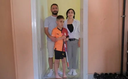 23 Nisan’da Başkan Çavuşoğlu’ndan görme engelli öğrenciye anlamlı hediye: Akıllı baston teslim edildi