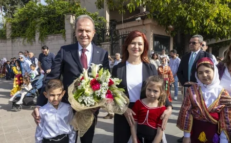Mersin’de 23 Nisan Coşkusu: Vahap Seçer’den ‘Çocukların Heyecanı Umutlarımızı Diri Tutuyor’ Mesajı