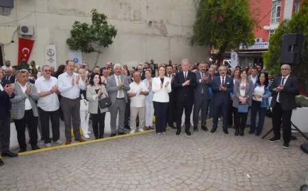 Konak Belediyesi ve İZTO’dan Gıda Çarşısı’na temizlik desteği: ‘50 konteynerle başladık, devamı gelecek’