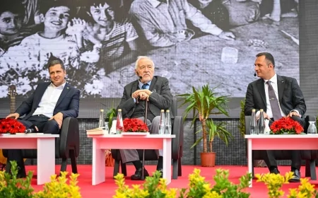 İlber Ortaylı ve Deniz Yücel'in Katılımıyla Bornova'da Abide-i Hürriyet Meydanı Açıldı: 'Özgürlük Zinciri Kırıldı'