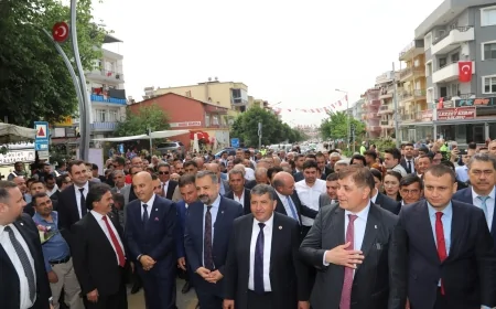 Bayındır'da Çiçeklerin Büyüleyici Dünyası 26'ncı Uluslararası Çiçek Festivali ile Kapılarını Açıyor