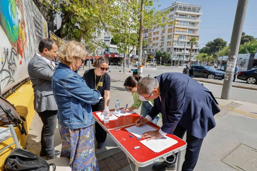 İzmir Atatürk Lisesi’nde öğretmen atamalarına tepki büyüyor: Başkan Cemil Tugay da imza verdi