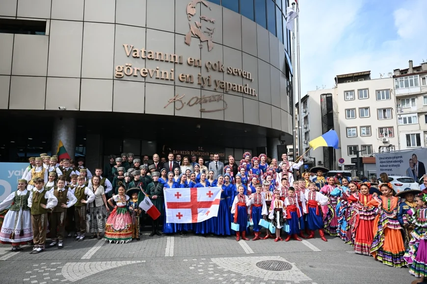 Balıkesir’de Dünya Çocukları Buluştu: Ahmet Akın, Uluslararası Konukları Ağırladı