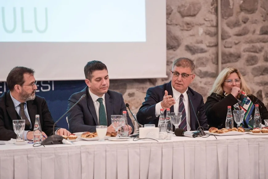 Cemil Tugay'dan kentsel dönüşüm uyarısı: 'Riskli binalarda oturmaya izin vermeyeceğiz'