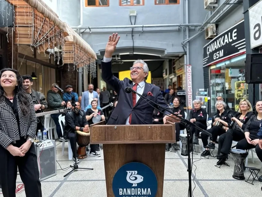 Bandırma’da 'Yalnız Değilsiniz' Sergisiyle Yaşlılar Haftası'na Sanat Dolu Bir Dokunuş