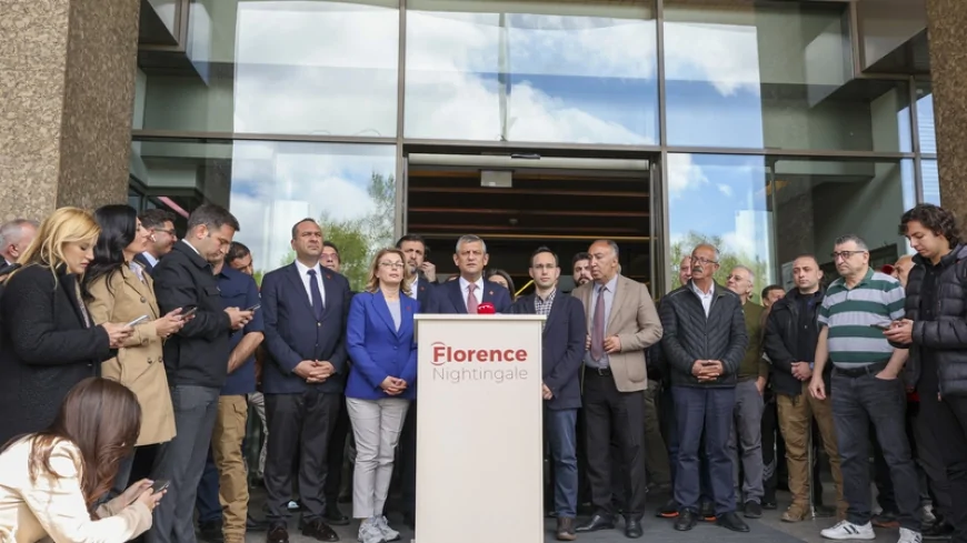 Özgür Özel, Yoğun Bakımdaki Sırrı Süreyya Önder'i Hastanede Ziyaret Etti: 'Sağlığına Kavuşmasını Ümit Ediyoruz'