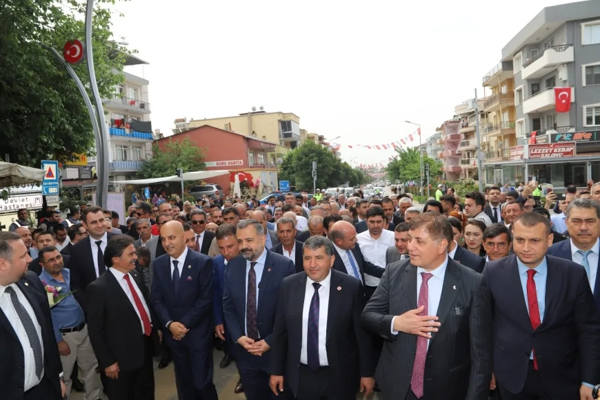 Bayındır'da Çiçeklerin Büyüleyici Dünyası 26'ncı Uluslararası Çiçek Festivali ile Kapılarını Açıyor