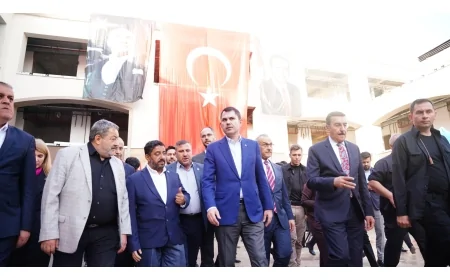 Murat Kurum'dan Özgür Özel'e sert eleştiri: 'Gözlerindeki bandı çıkarsın, gerçekleri görsün'