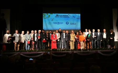 Salihli Şiir İkindileri 11 Yıl Aradan Sonra Geri Döndü: Murathan Mungan ve Levent Üzümcü'ye Dionysos Ödülü