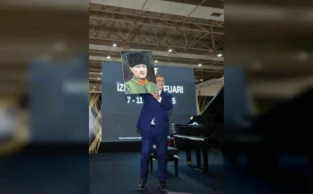 Cemil Tugay: 'Sanatçıların buluşma noktalarından biri İzmir olacak'