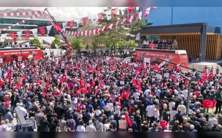 Özgür Özel Van Mitinginde Kürt Sorunu ve Kayyım Uygulamasına Karşı Net Mesaj Verdi: 'Huzuru Kaçıranlara Karşı Huzur Bulmaya Geldik'