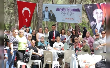 Bayraklı'da Anneler Günü Pikniği: Başkan İrfan Önal'dan Kadınlara 'İyi ki Varsınız' Mesajı