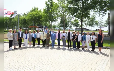 Kadın Erkek Fırsat Eşitliği Komisyonu üyeleri tarım ve toplumsal eşitlik için Efes Selçuk'ta bir araya geldi