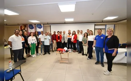 İzmir’de ‘Afetlerde İş Güvenliği’ Masaya Yatırıldı: Uzmanlardan Mevzuat ve Donanım Eleştirisi