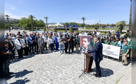 106 yıl önce ilk kurşunu sıkan gazeteci Hasan Tahsin, İzmir'de törenle anıldı