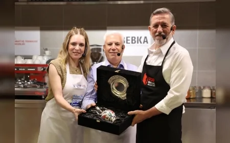 Obeziteyle Mücadeleye Mutfakta Destek: Mustafa ve Seden Bozbey Enginarlı Fit Salata Yaptı