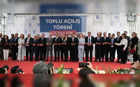Özgür Özel'den Kuşadası'ndaki toplu açılışta dikkat çeken mesaj: 'İşte sosyal demokrat belediyecilik, işte CHP’li belediye'