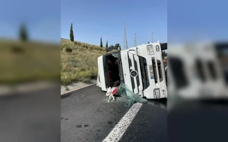 Adana-Osmaniye TAG Otoyolu'nda TIR kazası: Dorse ayrıldı, kabin devrildi, sürücü ağır yaralı