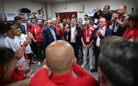 Ahmet Akın Balıkesirspor'un Final Yolculuğuna Tribünden Eşlik Etti