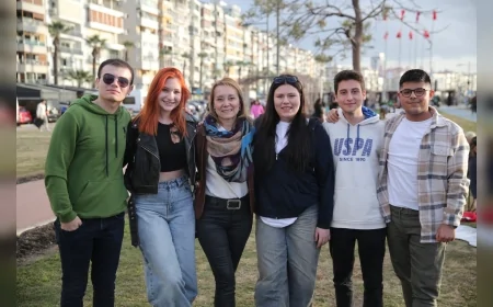 Konak'ta Gençlik Forumu heyecanı: 'Geleceği birlikte inşa edelim' çağrısı