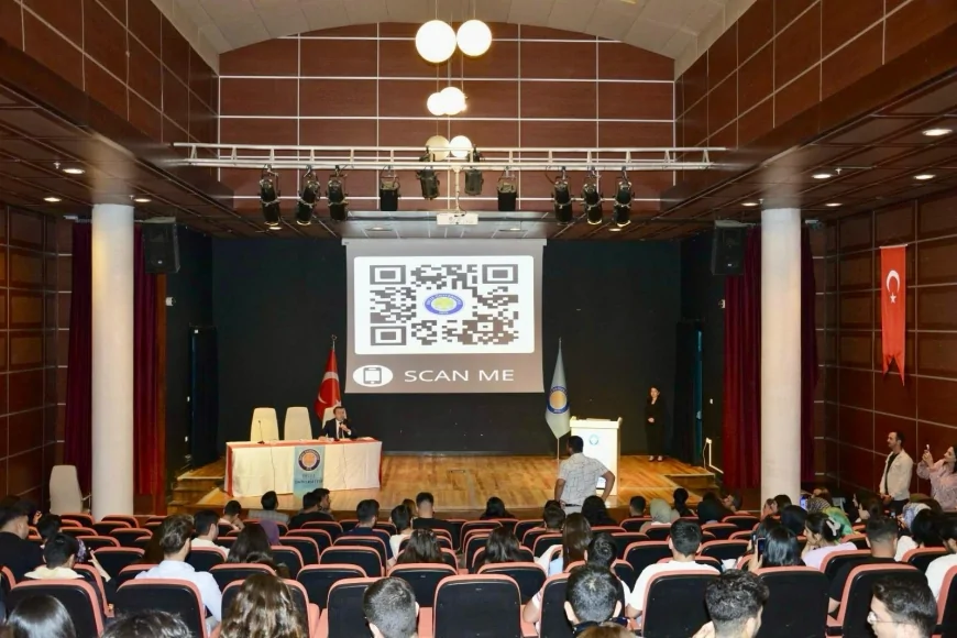 Dicle Üniversitesi’nde Kaymakamlık Konferansı: Volkan Hülür Sınavlardan Göreve Uzanan Süreci Anlattı