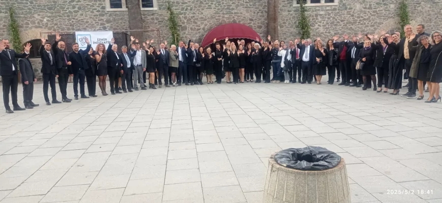 İzmir İnisiyatifi’nden güçlü başlangıç: ‘Geleceği akıl, emek ve sevgiyle inşa edeceğiz’