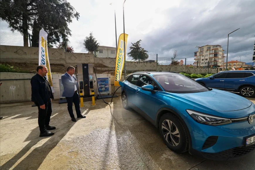 Burdur’da Elektrikli Araçlara İlk Şarj Başkan Ercengiz’den: 'Temiz Enerji Yatırımlarımız Sürecek'