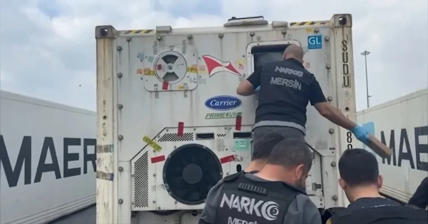 Mersin'de Uyuşturucuya Ağır Darbe: 28 Kilogram Kokain ve 680 Litre Sıvı Metamfetamin Ele Geçirildi