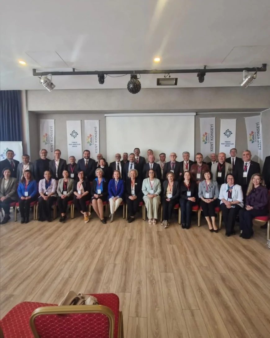 Bornova’da düzenlenen bölge toplantısında katılımcı yerel yönetim için yol haritası belirlendi