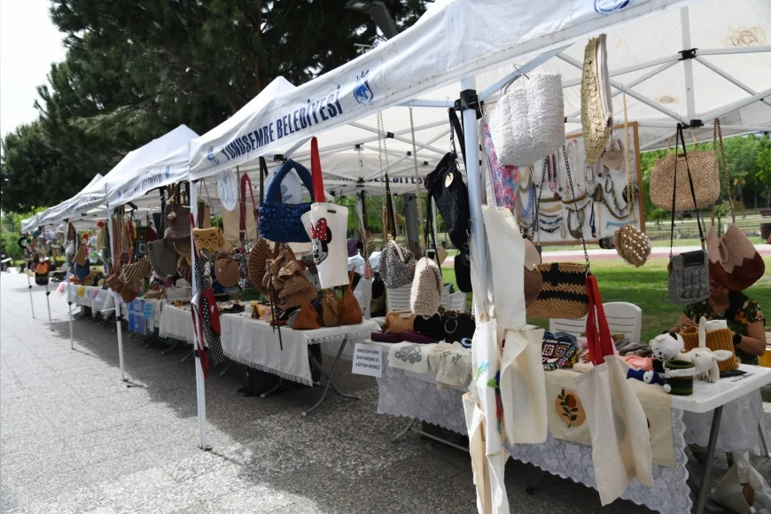 Anneler Günü’ne özel el emeği ürünler Atatürk Kent Parkı’nda satışa sunuldu
