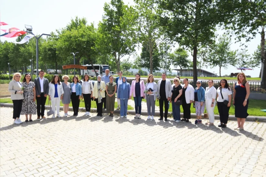 Kadın Erkek Fırsat Eşitliği Komisyonu üyeleri tarım ve toplumsal eşitlik için Efes Selçuk'ta bir araya geldi