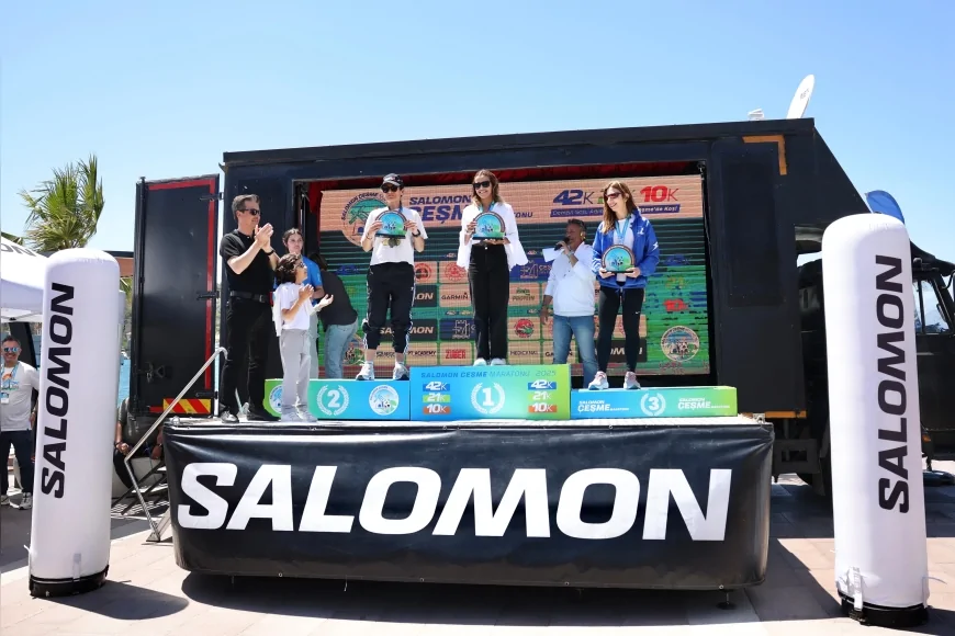 2 bin 606 sporcunun katıldığı Salomon Çeşme Maratonu nefes kesti