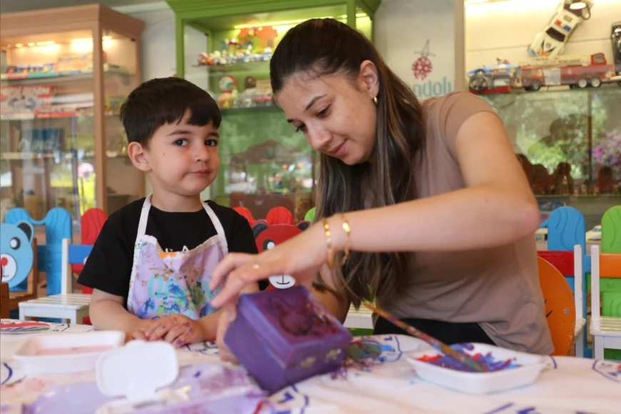 Kepez’de Anneler Günü için çocuklardan el emeğiyle sevgi kutuları