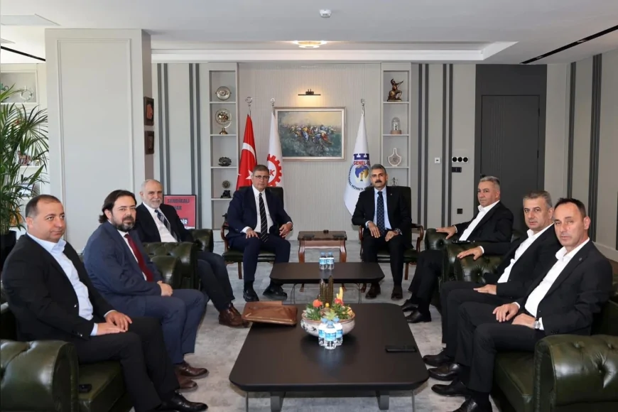 Cemil Tugay, Ankara'da iki büyük sendikayla kritik toplu sözleşme sürecini masaya yatırdı