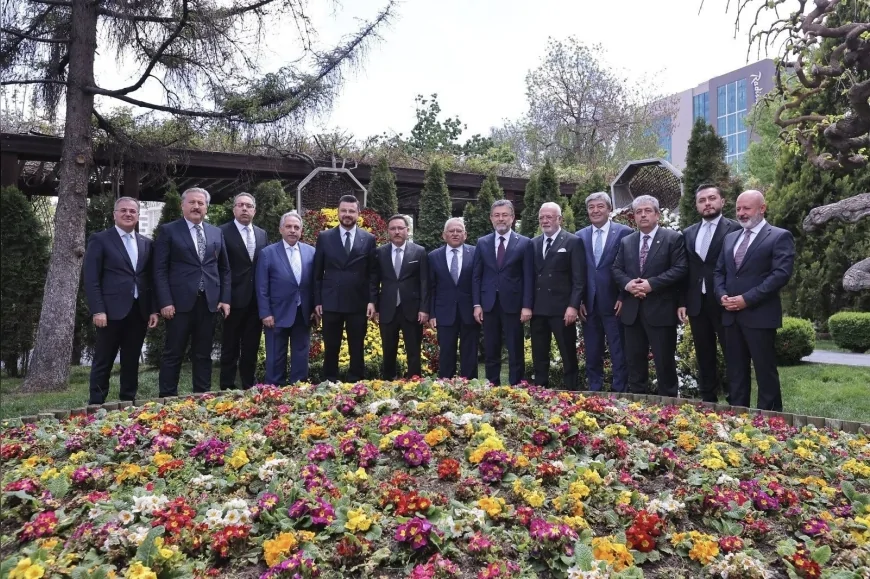 Tarım Bakanı Yumaklı: 'Kayseri Büyükşehir’in desteği, tarımda hızlı sonuç almamızı sağlıyor'