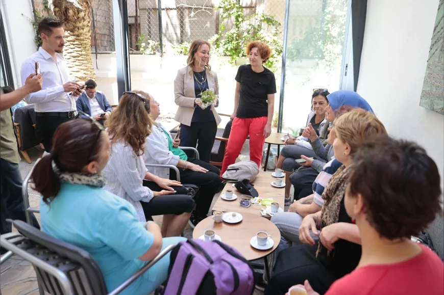 Güzelyalı’da açılan kütüphane ve kahve evi 7’den 70’e yoğun ilgi görüyor