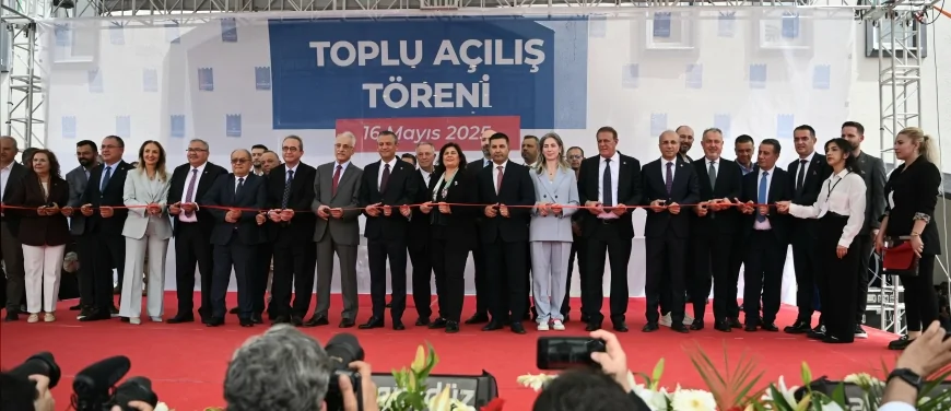 Özgür Özel'den Kuşadası'ndaki toplu açılışta dikkat çeken mesaj: 'İşte sosyal demokrat belediyecilik, işte CHP’li belediye'